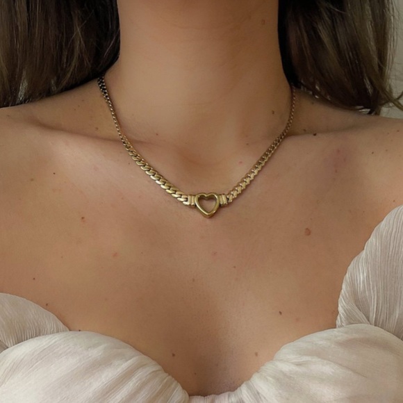 Elegant Heart Necklace - Picture 3 of 4